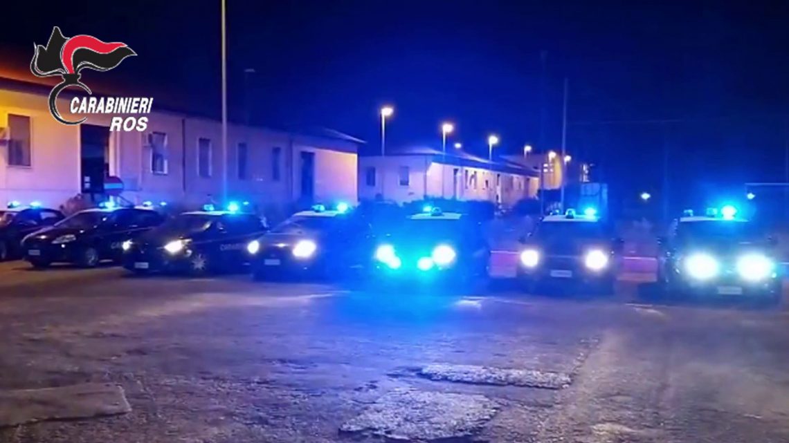 Scambio elettorale politico-mafioso, 25 arresti a Napoli Scambio elettorale politico-mafioso, 25 arresti a Napoli