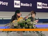 Sanremo, Lucio Corsi in sala stampa suona brano inedito