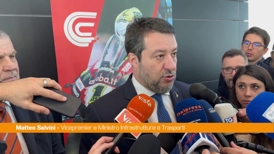 Immigrazione, Salvini “Sentenza vergognosa, pagassero i giudici” Immigrazione, Salvini “Sentenza vergognosa, pagassero i giudici”
