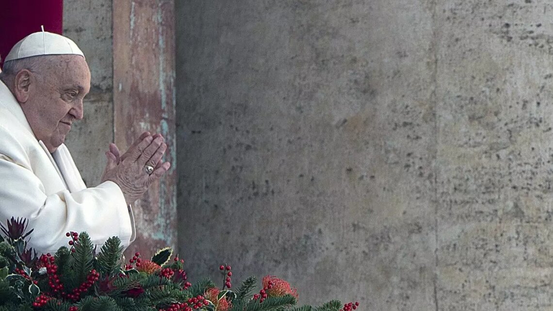 Papa Francesco “Da qui la guerra appare ancora più assurda” Papa Francesco “Da qui la guerra appare ancora più assurda”