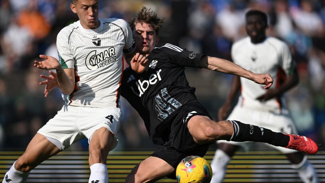 Il Venezia beffa il Como nel recupero, 1-1 al Sinigaglia Il Venezia beffa il Como nel recupero, 1-1 al Sinigaglia