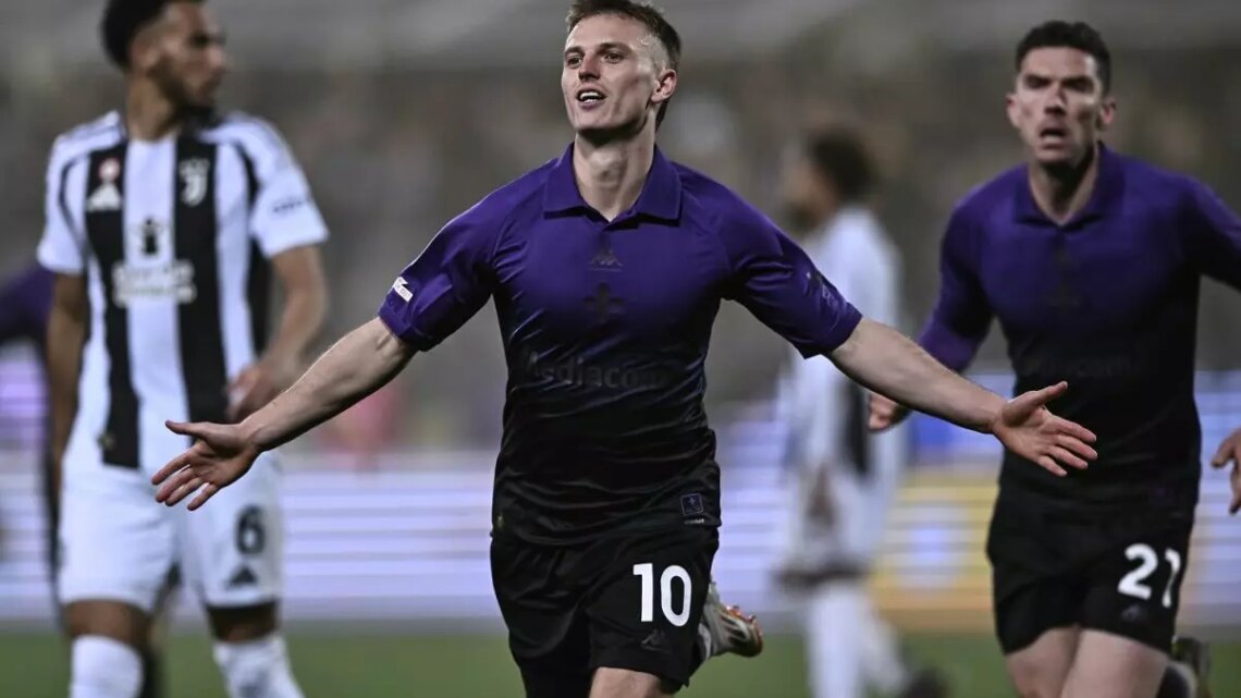 Giornata viola per la Juve, vince la Fiorentina 3-0 Giornata viola per la Juve, vince la Fiorentina 3-0