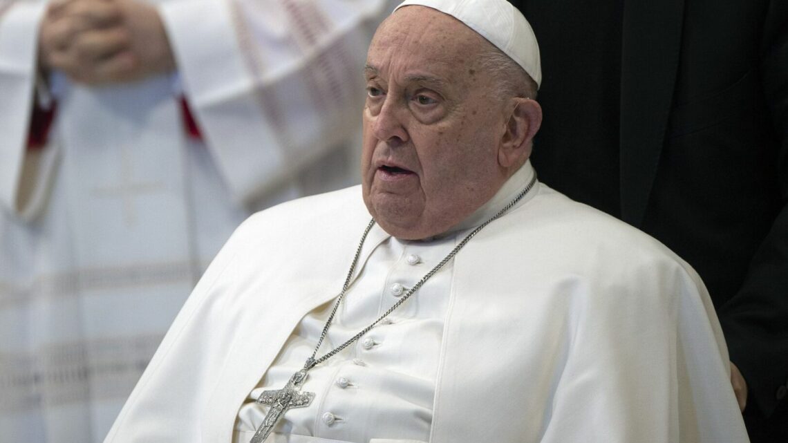 Papa “Dobbiamo disarmare la terra, diplomazia ha bisogno di nuova linfa” Papa “Dobbiamo disarmare la terra, diplomazia ha bisogno di nuova linfa”