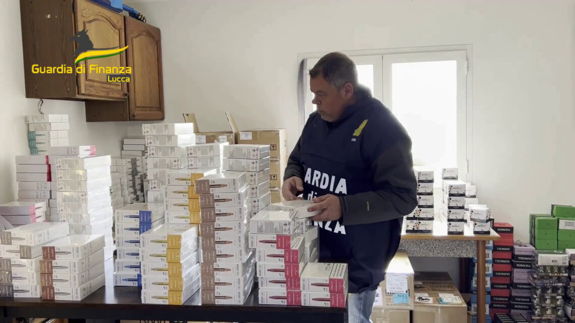 A Lucca sequestrati oltre 16 milioni di prodotti da fumo A Lucca sequestrati oltre 16 milioni di prodotti da fumo