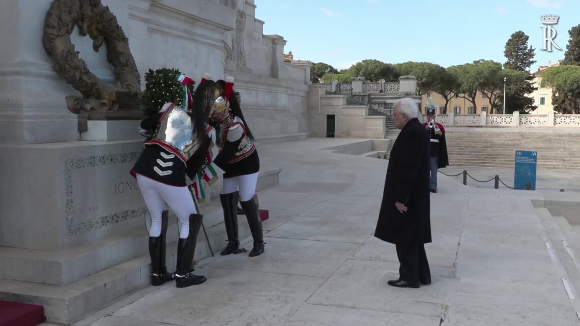 Unità Nazionale, Mattarella depone corona all’altare della Patria Unità Nazionale, Mattarella depone corona all’altare della Patria