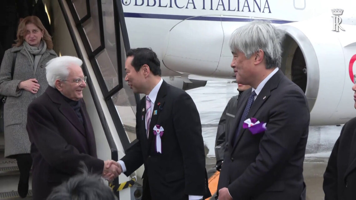 Mattarella in visita ufficiale in Giappone, l’atterraggio a Tokyo Mattarella in visita ufficiale in Giappone, l’atterraggio a Tokyo