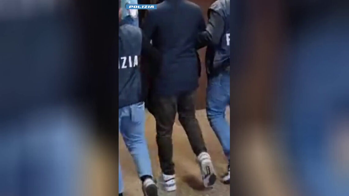 Si fingono carabinieri per avere soldi e droga, arrestati due romani Si fingono carabinieri per avere soldi e droga, arrestati due romani
