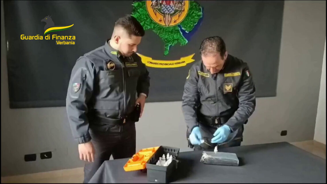 Verbania, la Guardia di Finanza arresta un corriere della droga Verbania, la Guardia di Finanza arresta un corriere della droga