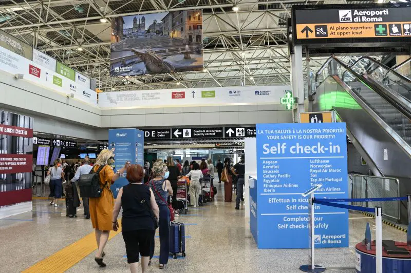 Si fingevano pellegrini per il Giubileo, due brasiliani arrestati a Fiumicino con 35 kg di cocaina Si fingevano pellegrini per il Giubileo, due brasiliani arrestati a Fiumicino con 35 kg di cocaina