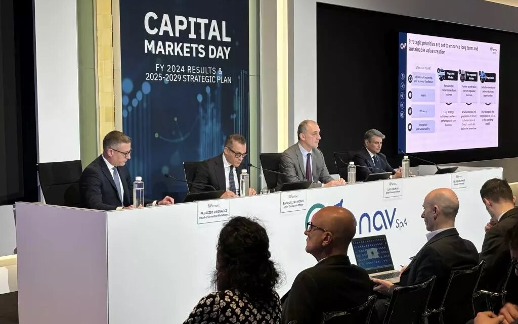 Enav, Piano industriale da 570 mln. Monti “Darà grandi soddisfazioni” Enav, Piano industriale da 570 mln. Monti “Darà grandi soddisfazioni”