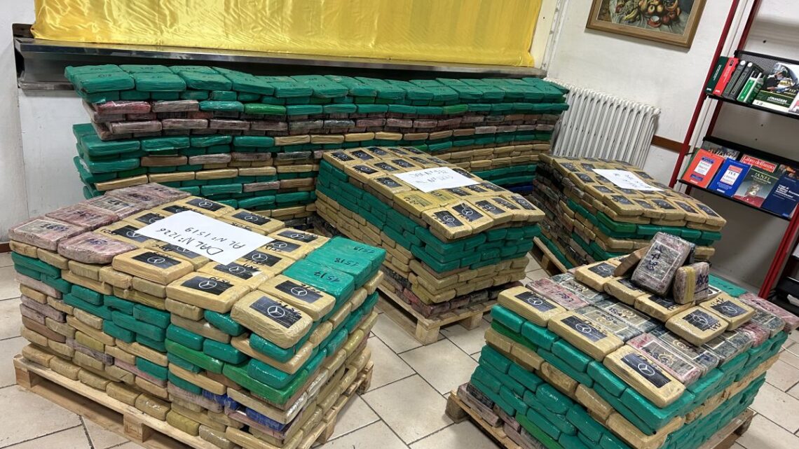 Cocaina dal Sud America, maxi sequestro al porto di Livorno Cocaina dal Sud America, maxi sequestro al porto di Livorno