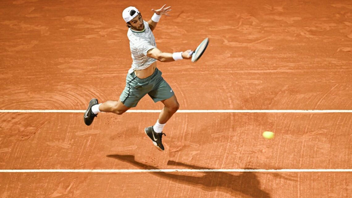 Musetti batte Tsitsipas e vola in semifinale a Montecarlo Musetti batte Tsitsipas e vola in semifinale a Montecarlo