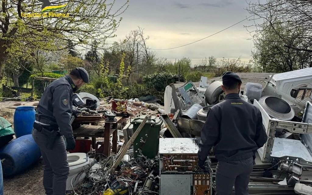 Sequestrata nel padovano discarica abusiva rifiuti di 2.000 mq Sequestrata nel padovano discarica abusiva rifiuti di 2.000 mq