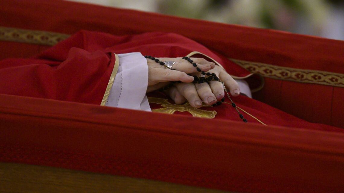 Sabato 26 aprile alle 10 i funerali di Papa Francesco Sabato 26 aprile alle 10 i funerali di Papa Francesco