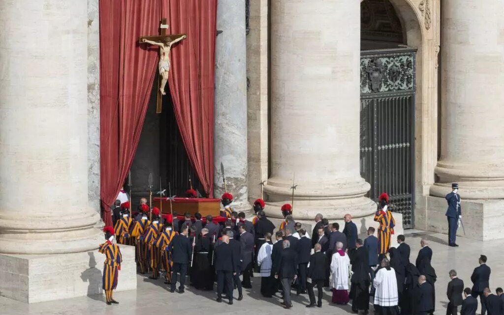 Il giorno dell’addio a Papa Francesco Il giorno dell’addio a Papa Francesco