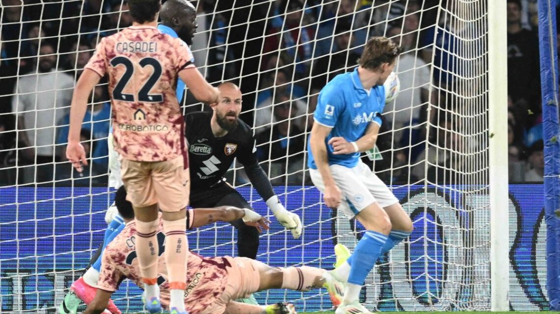 McTominay affonda il Torino, il Napoli è da solo in vetta McTominay affonda il Torino, il Napoli è da solo in vetta