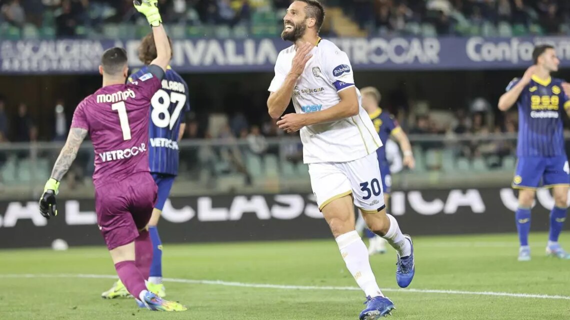 Colpo salvezza Cagliari, battuto 2-0 il Verona al “Bentegodi” Colpo salvezza Cagliari, battuto 2-0 il Verona al “Bentegodi”