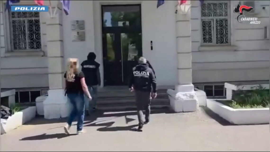 Ad Arezzo smantellata banda dedita ai furti ai danni di aziende orafe Ad Arezzo smantellata banda dedita ai furti ai danni di aziende orafe