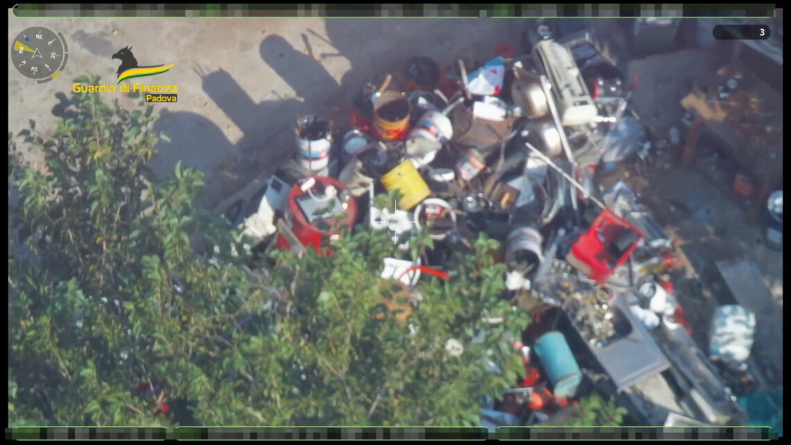 Sequestrata nel padovano una discarica abusiva con rifiuti pericolosi Sequestrata nel padovano una discarica abusiva con rifiuti pericolosi