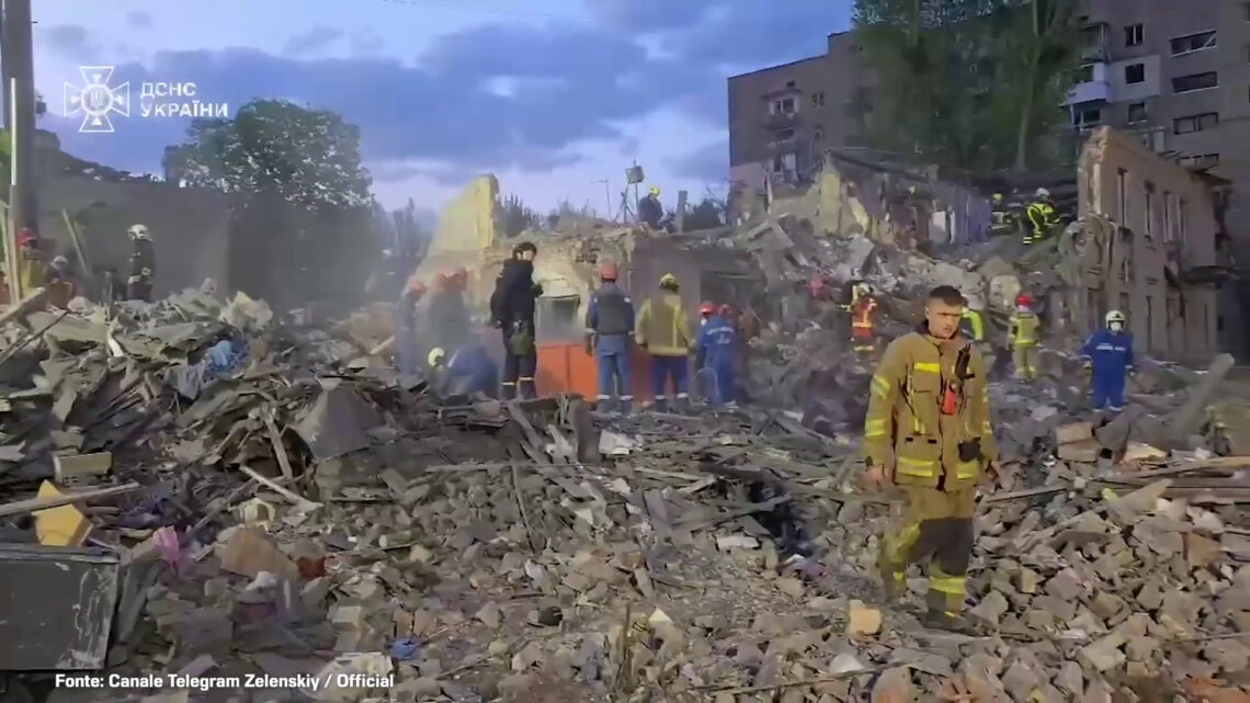Nella notte massicci bombardamenti su Kiev, quasi 100 i civili colpiti Nella notte massicci bombardamenti su Kiev, quasi 100 i civili colpiti