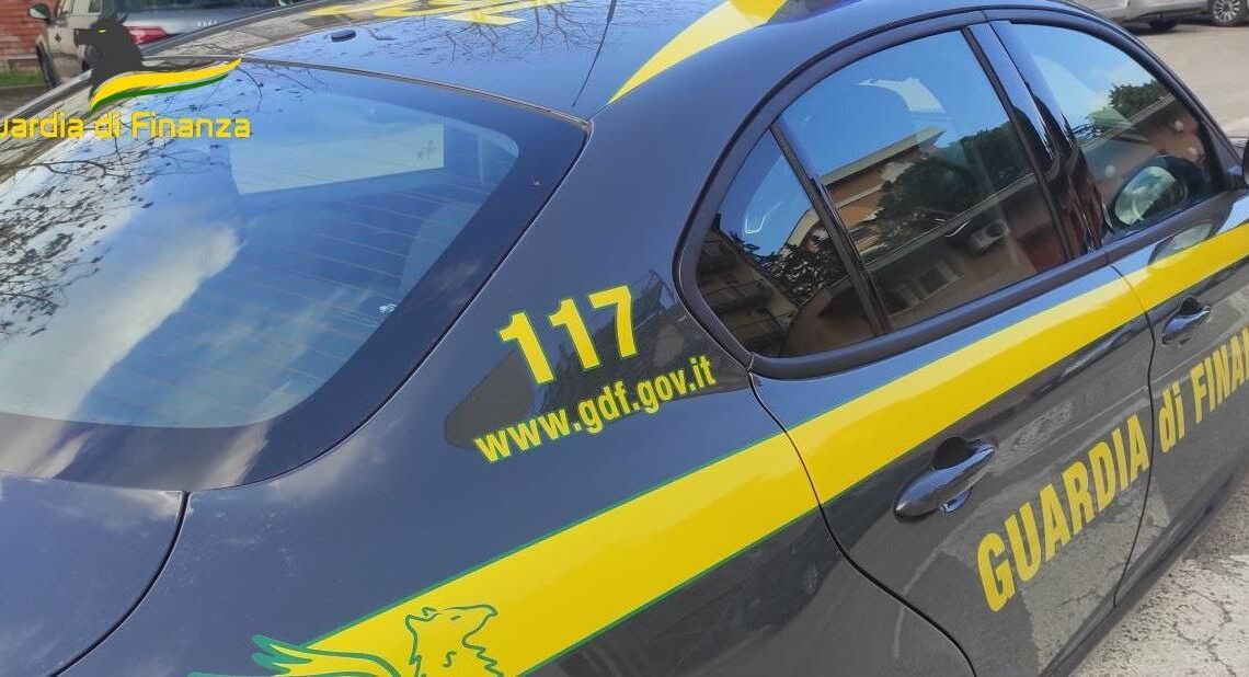 ‘Ndrangheta, detenuti comunicavano con telefonino. 10 arresti in Calabria ‘Ndrangheta, detenuti comunicavano con telefonino. 10 arresti in Calabria