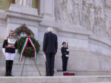 25 aprile, Mattarella depone corona d’alloro all’Altare della Patria