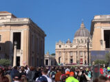 La folla dei fedeli in Piazza San Pietro