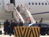 Re Carlo III e la regina Camilla atterrano all’aeroporto di Forlì