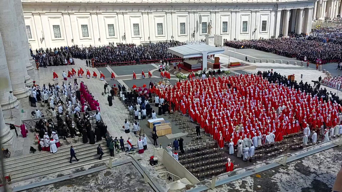 I funerali di Papa Francesco, uno dei momenti più toccanti I funerali di Papa Francesco, uno dei momenti più toccanti