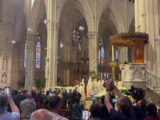 Il cardinale Dolan celebra la messa per Papa Francesco a St.Patrick