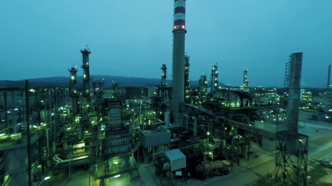 A febbraio cala la produzione industriale A febbraio cala la produzione industriale