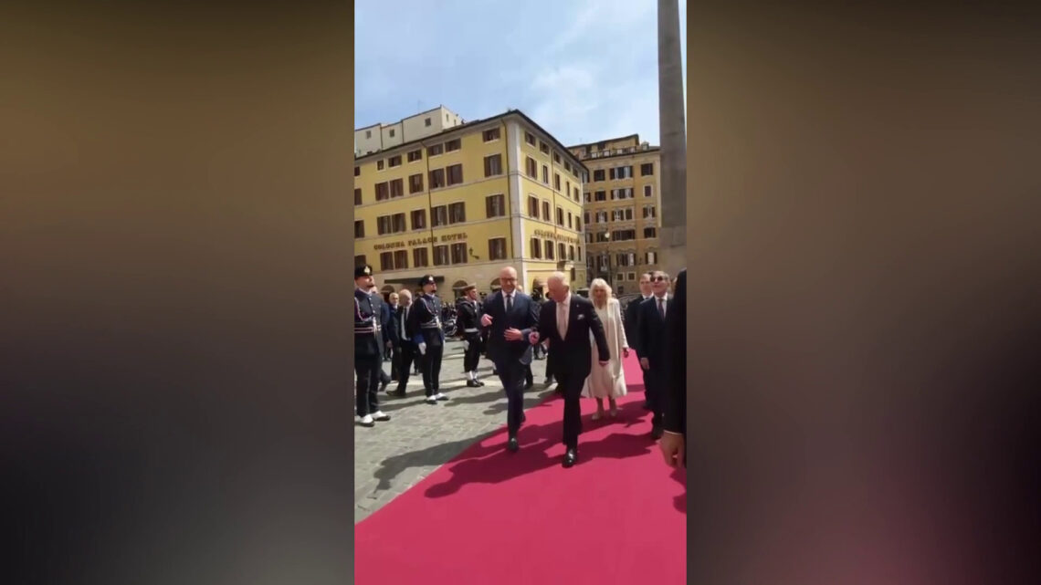 Re Carlo e regina Camilla alla Camera accolti da Fontana e La Russa Re Carlo e regina Camilla alla Camera accolti da Fontana e La Russa