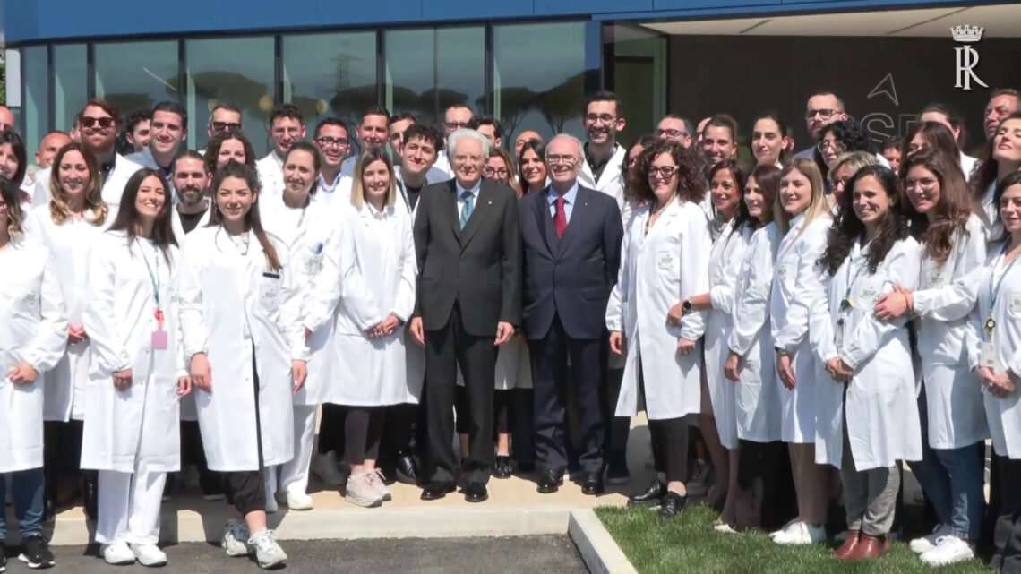 Mattarella visita il sistema farmaceutico produttivo del Lazio Mattarella visita il sistema farmaceutico produttivo del Lazio