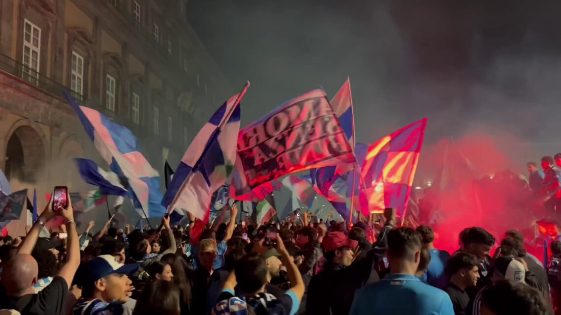 Napoli campione d’Italia, città in festa fino all’alba Napoli campione d’Italia, città in festa fino all’alba