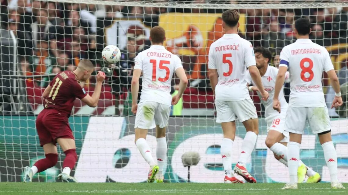 La Roma non molla il sogno Champions, battuta la Fiorentina La Roma non molla il sogno Champions, battuta la Fiorentina