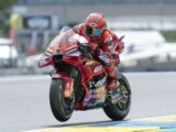 Marc Marquez vince anche la sprint di Le Mans, caduta per Bagnaia