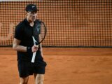 Sinner torna in campo, vittoria ed emozioni a Roma