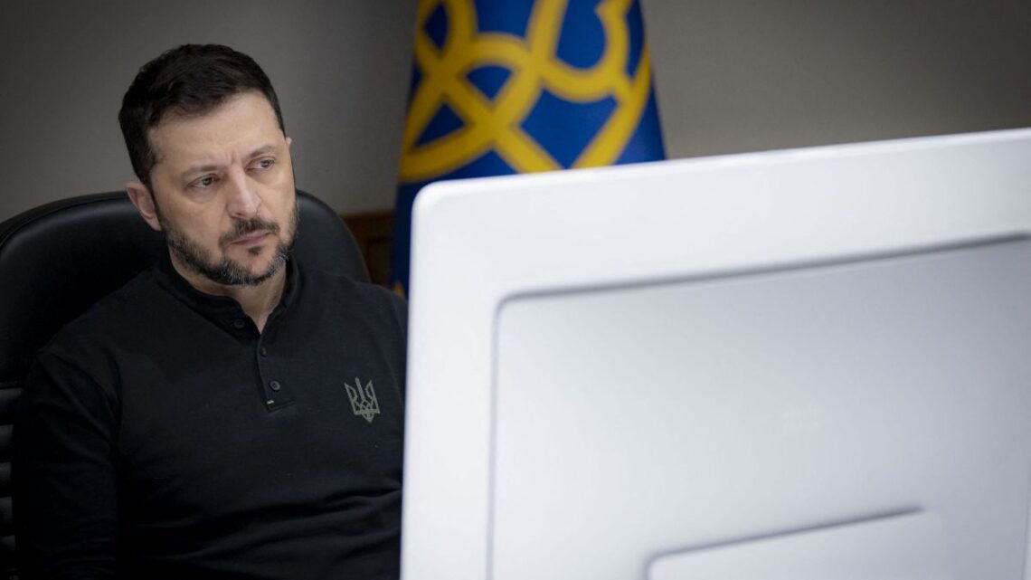 Telefonata Zelensky-Leone XIV, il presidente ucraino invita il Papa a Kiev Telefonata Zelensky-Leone XIV, il presidente ucraino invita il Papa a Kiev