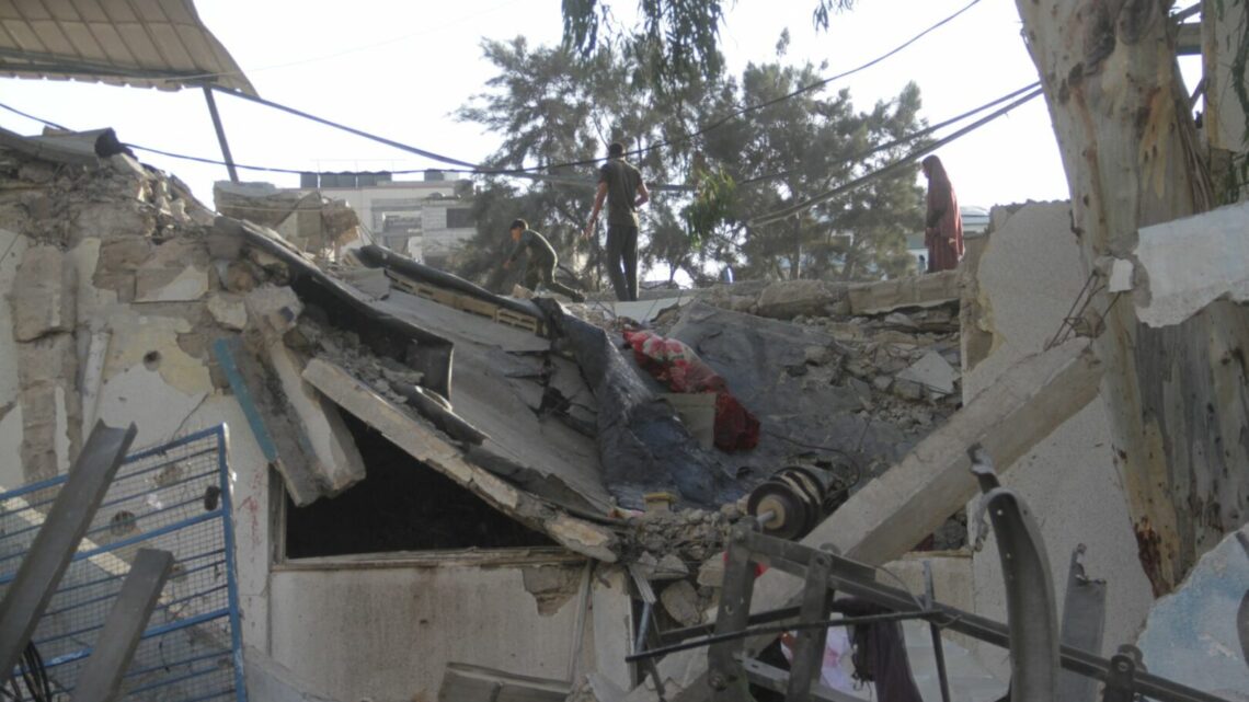 Nuovi raid israeliani nella Striscia di Gaza, 54 morti Nuovi raid israeliani nella Striscia di Gaza, 54 morti