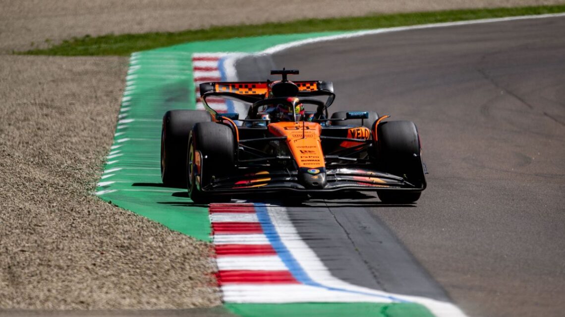 Le McLaren dominano il venerdì di Imola, Piastri il più veloce Le McLaren dominano il venerdì di Imola, Piastri il più veloce