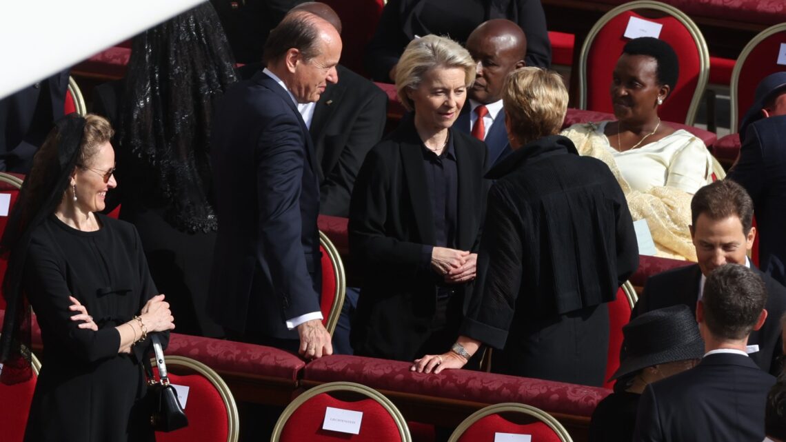 Von Der Leyen “Dare forma al profondo messaggio di pace del Papa” Von Der Leyen “Dare forma al profondo messaggio di pace del Papa”