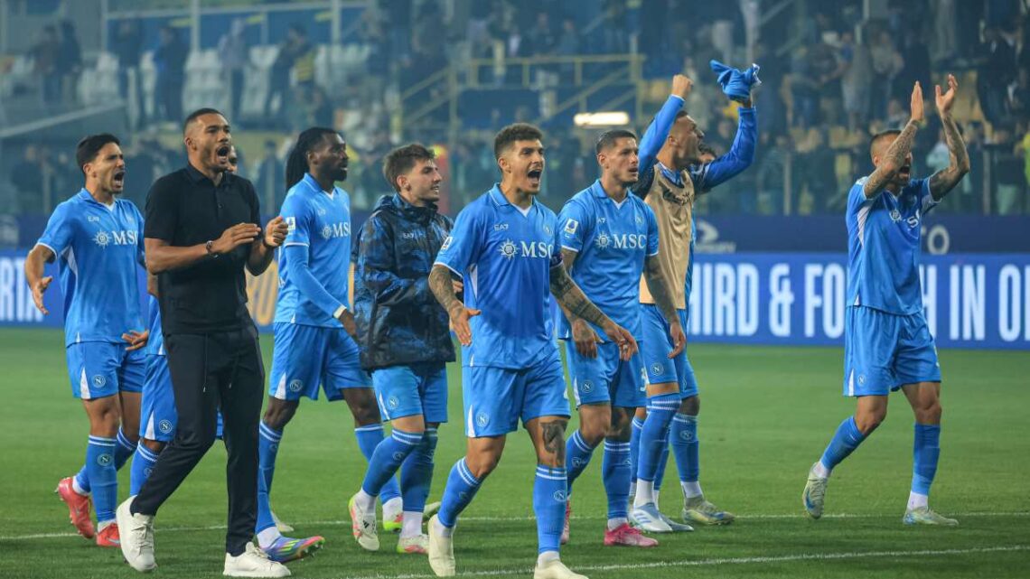 Lotta scudetto, Napoli-Cagliari e Como-Inter si giocano venerdì Lotta scudetto, Napoli-Cagliari e Como-Inter si giocano venerdì