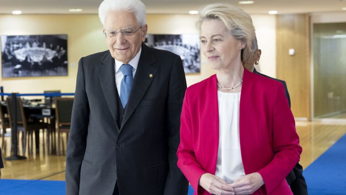 Ue, Von der Leyen a Mattarella “Risponderemo all’appello ‘Nessun dorma’” / Video Ue, Von der Leyen a Mattarella “Risponderemo all’appello ‘Nessun dorma’” / Video