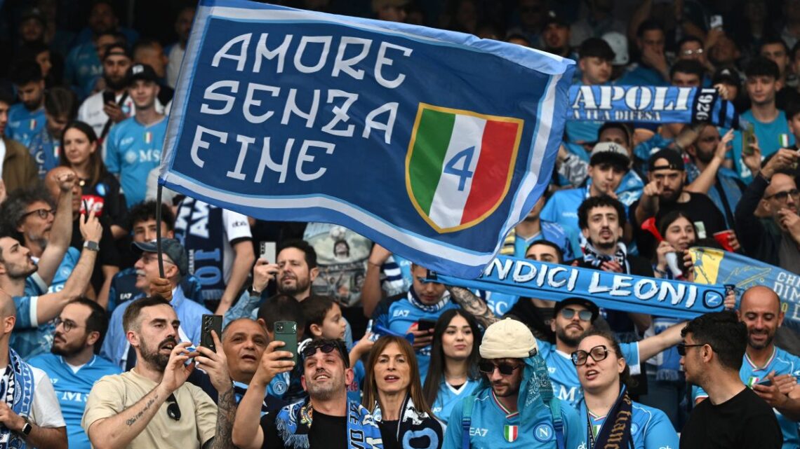 Il Napoli batte 2-0 il Cagliari ed è campione d’Italia Il Napoli batte 2-0 il Cagliari ed è campione d’Italia