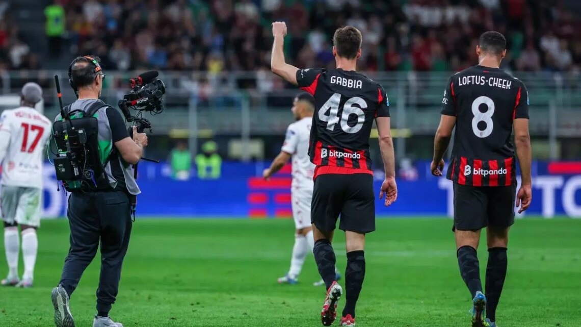 Il Milan chiude la stagione battendo 2-0 il Monza, tifosi delusi Il Milan chiude la stagione battendo 2-0 il Monza, tifosi delusi