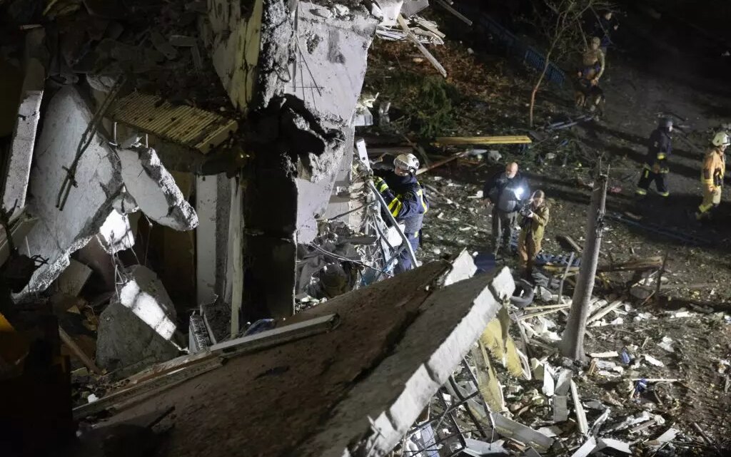 Ucraina, massiccio attacco aereo russo nella notte. Due bambini uccisi Ucraina, massiccio attacco aereo russo nella notte. Due bambini uccisi