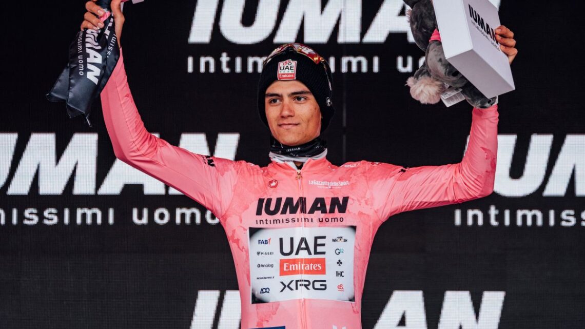 Del Toro vince la tappa con la maglia rosa a Bormio Del Toro vince la tappa con la maglia rosa a Bormio