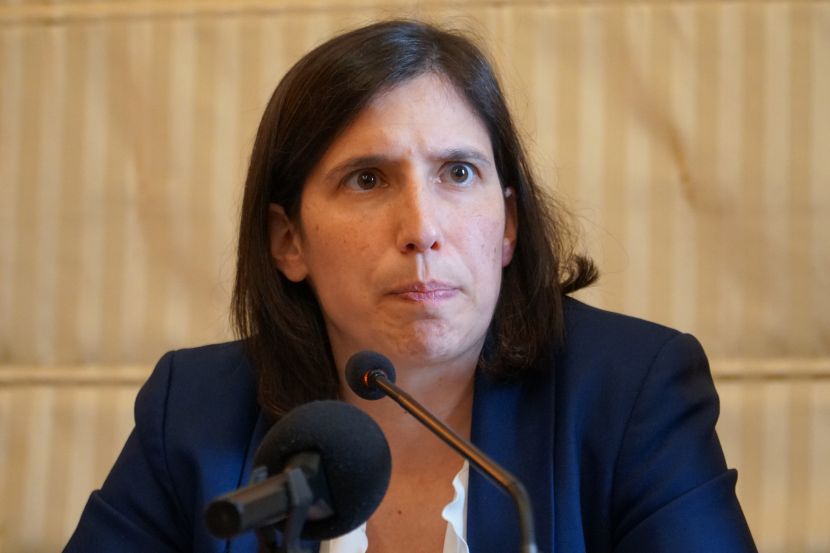 Schlein a Meloni “Facciamo una legge insieme sul femminicidio” Schlein a Meloni “Facciamo una legge insieme sul femminicidio”