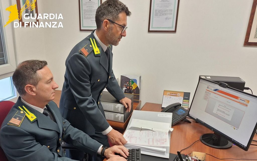 Scoperta frode fiscale a Udine per 1,8 milioni, 16 denunciati Scoperta frode fiscale a Udine per 1,8 milioni, 16 denunciati