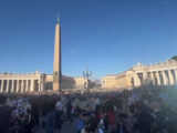 Conclave, in piazza San Pietro i fedeli in attesa della prima fumata